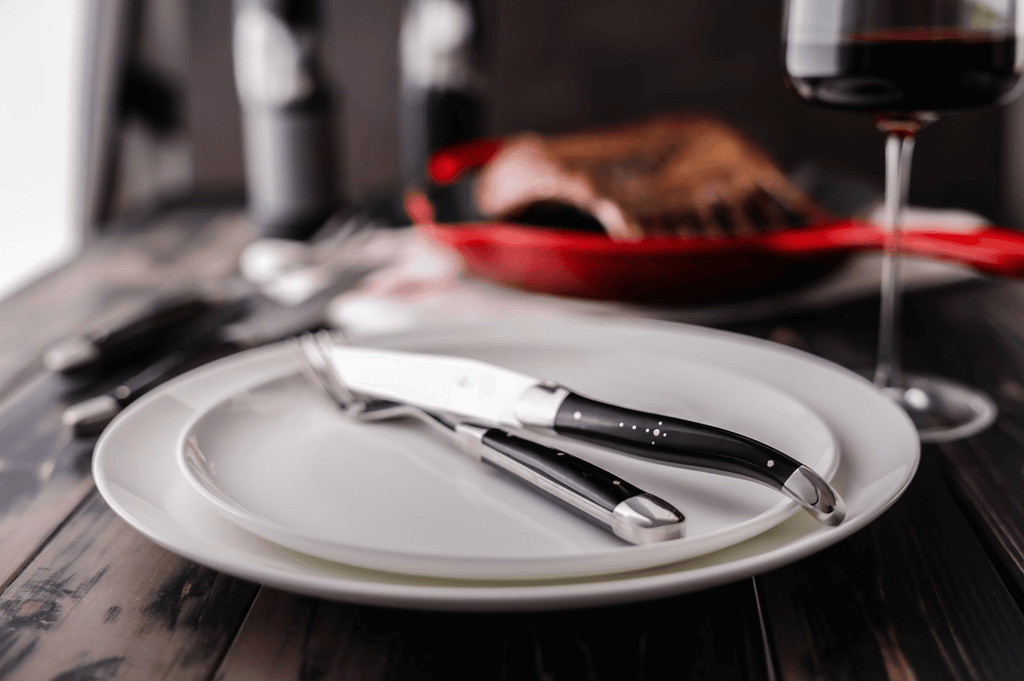 Forge De Laguiole-knivar med handtag av mörkt horn