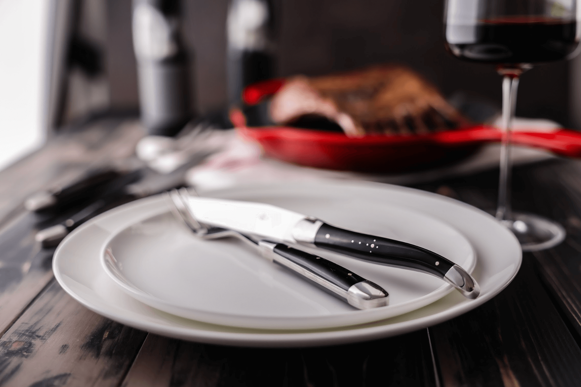 Forge De Laguiole-knivar med handtag av mörkt horn