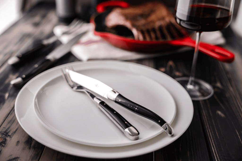 Forge De Laguiole-knivar med handtag av mörkt horn