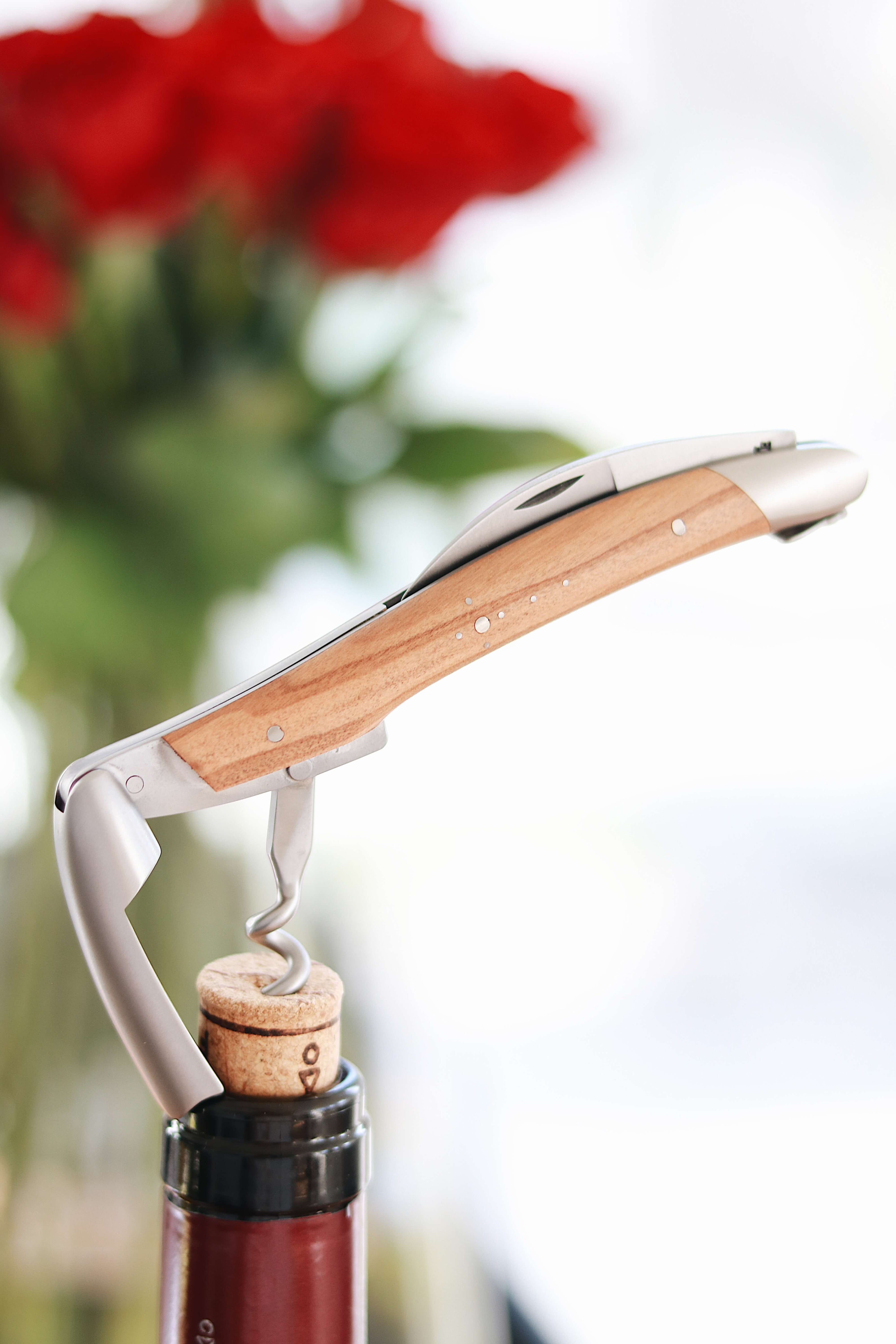 Forge De Laguiole Sommelier Korkskruv med olivträ och satinfinish