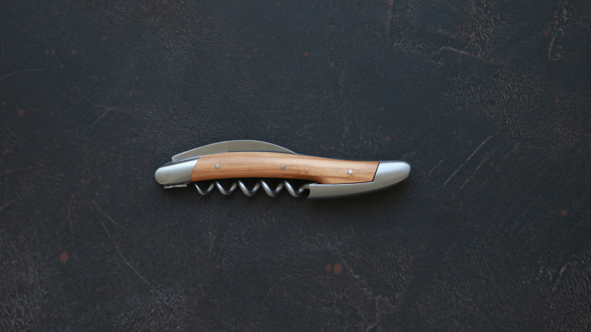 Forge De Laguiole Sommelier Korkskruv med olivträ och satinfinish