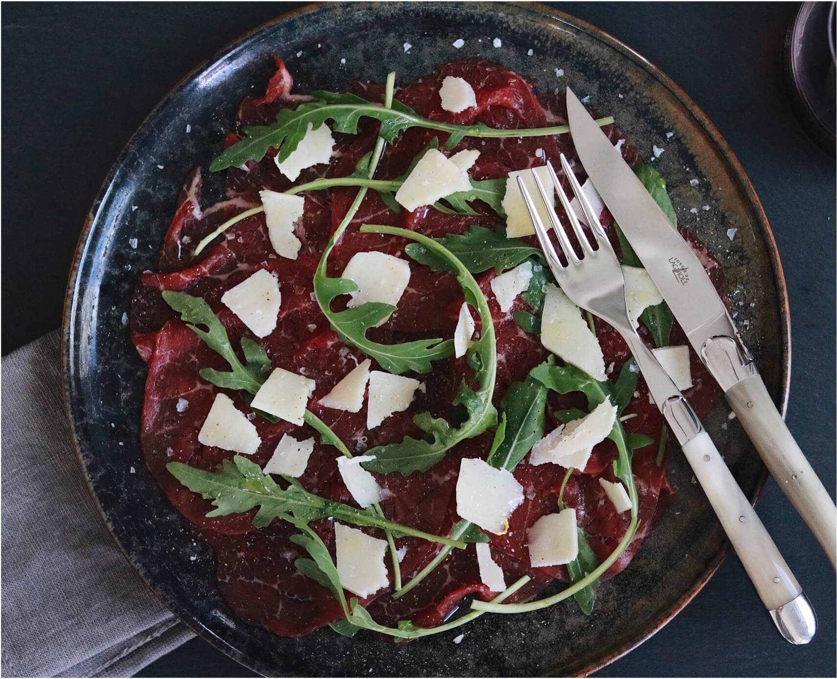 Forge De Laguiole med lätt hornhandtag och briljant blad i rostfritt stål