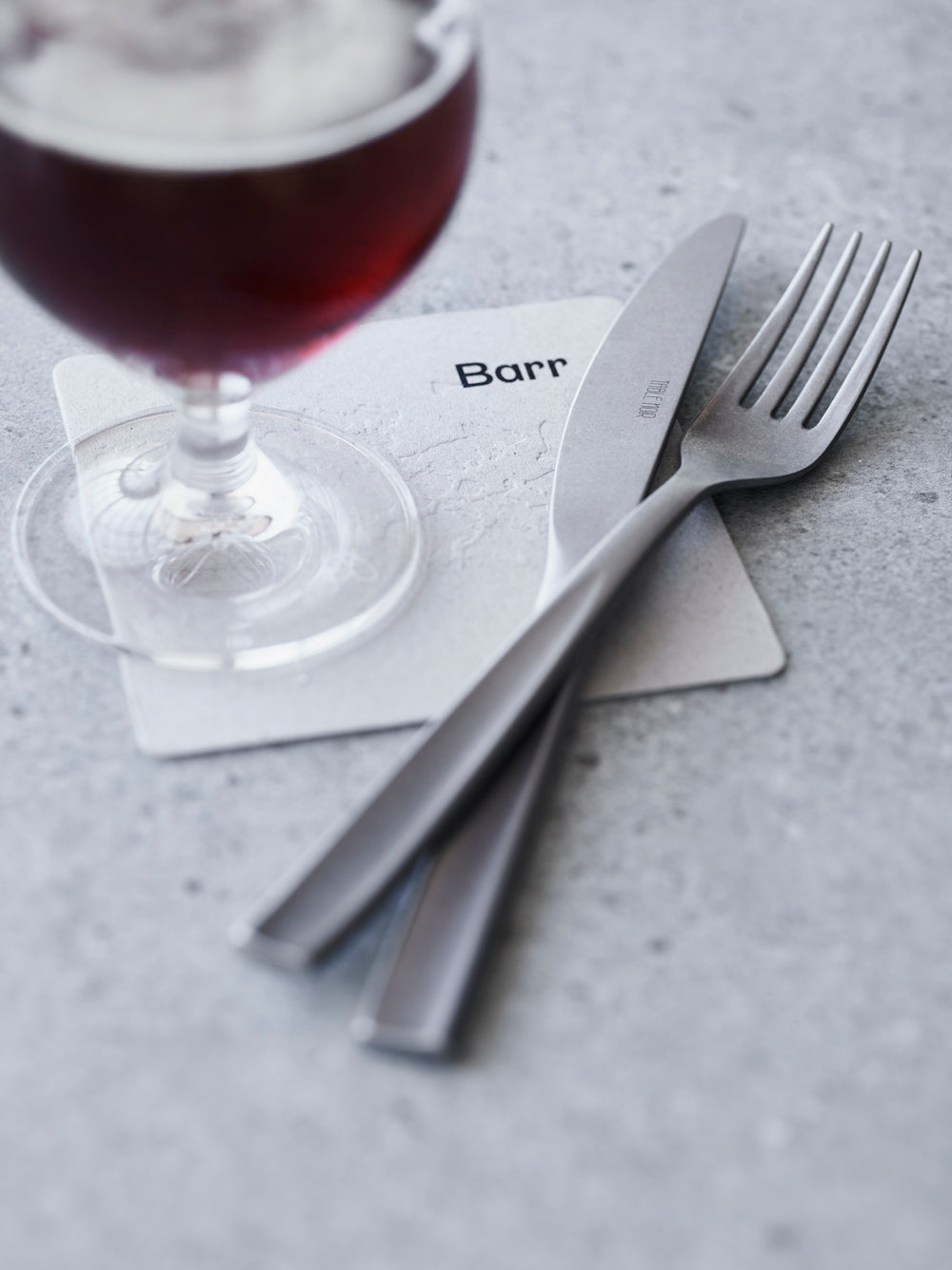 Table Noir - Barrbestick med stentvättad finish